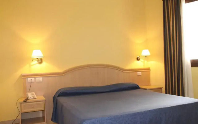 Yacht Marina Hotel
