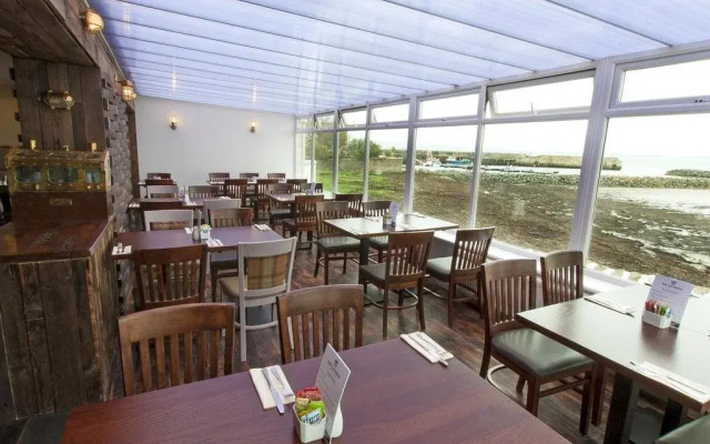 Lochside hotel