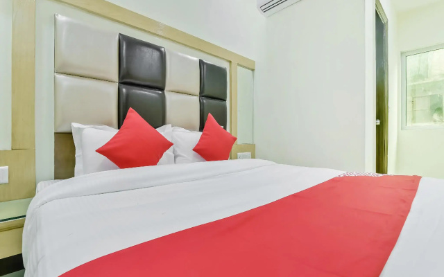 Vaccinated Staff- OYO 28237 Hotel Bramhaputra