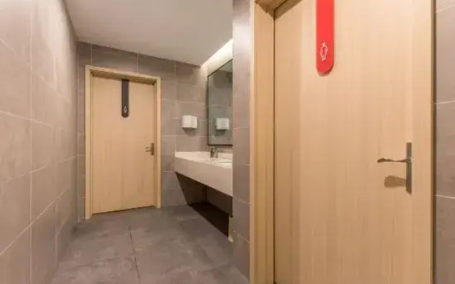 Ibis Hotel (She County Huizhou Ancient City)