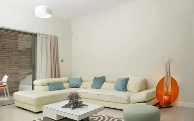 Modern 2-bed Sleeps 4 With Balcony