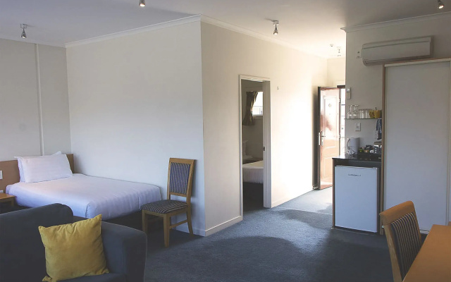 Saxton Lodge