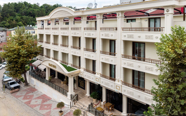 Black Bird Thermal Hotel & SPA вид на фасад
