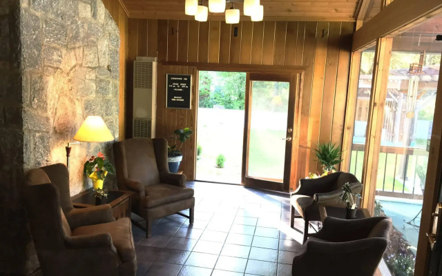 CedarWood Inn