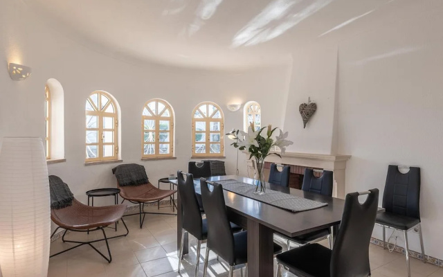 Villa Baltin With 4 Bedrooms and 3 Bathrooms