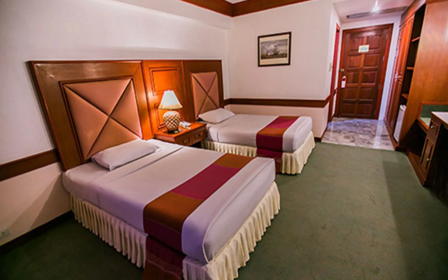 Raya Grand Hotel