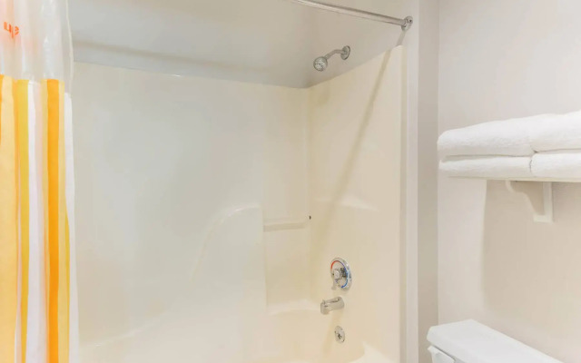 La Quinta Inn & Suites by Wyndham Chicago Gurnee