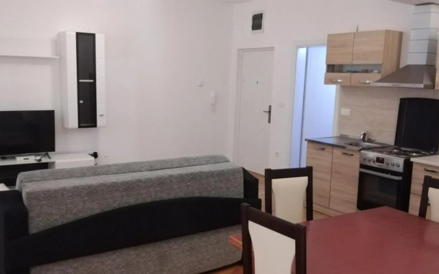Lovely condo next to salt room, bus station