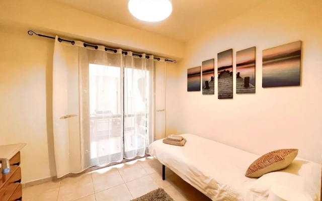 Apartment Near Beach With Pools and hot tub