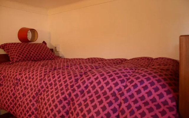 Shiraz Bed & Wine