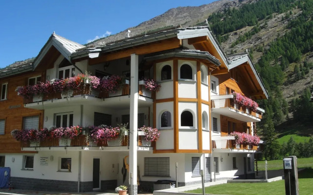 Mountain Stay With Balcony