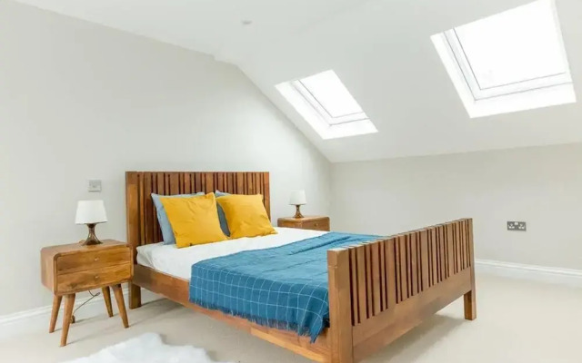 Spacious 3BR South London Apartment