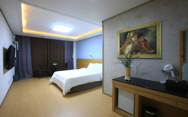 Line Hotel