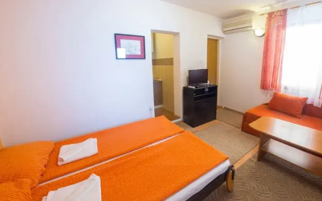 Apartment Fellini
