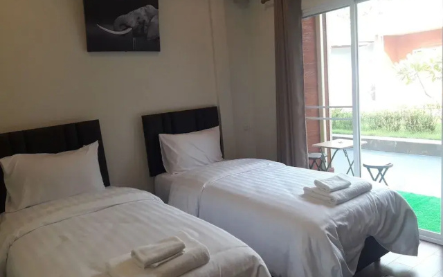 Phenwaree Amphawa Resort