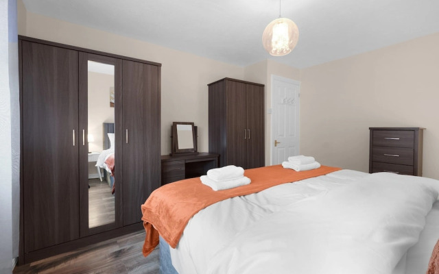 Modern 1 Bedroom Apt in Streatham with Parking