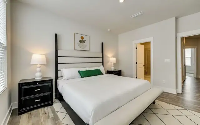 2 Mi to Uptown Charlotte: Family Townhome!