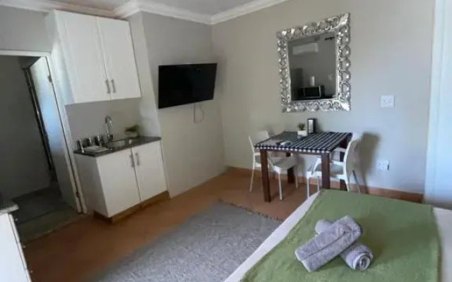 Guest house on Gillian Unit 3