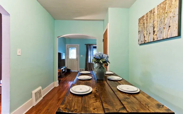 Amazing 5 Bedroom Downtown Ferndale House