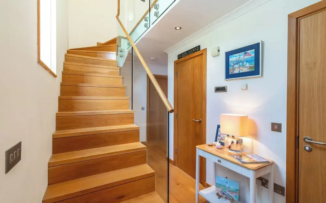 10 Maritime House
