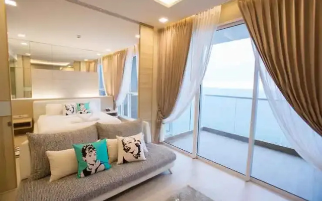 Cetus Beachfront Pattaya Condo