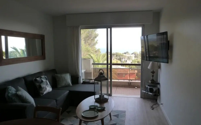 Apartment With one Bedroom in Saint-raphaël, With Wonderful sea View,