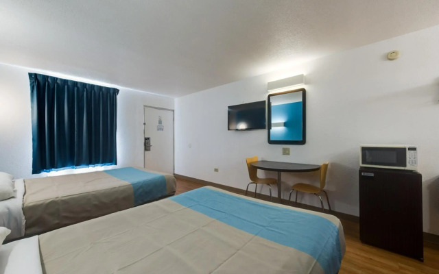 Motel 6 Kingston, TN