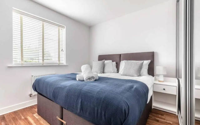 Stylish 4 Bed/2 Bath & Parking - Pinewood/Heathrow
