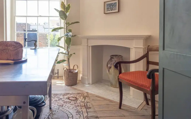 Georgian Luxury Margate Tnhouse Sleeps 11 by Adliv
