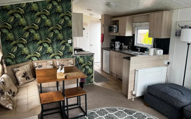 Relaxing and Quiet Holiday Cabin, Sleeps 4