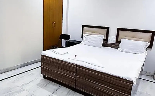 Roomshala 138 Hotel Tourist palace