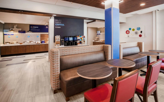 Holiday Inn Express & Suites Aurora by IHG