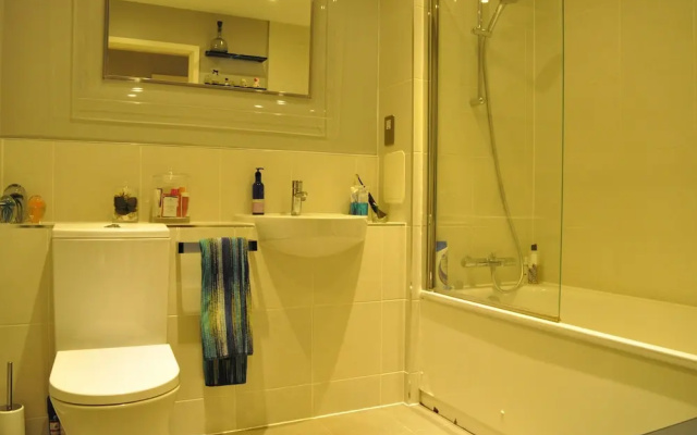 Modern 1 Bed Apartment In Oval