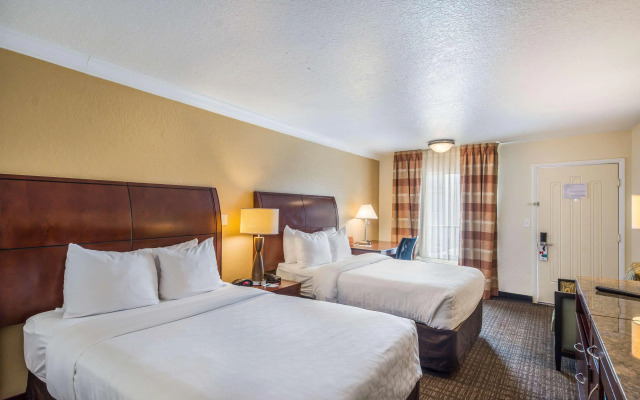 Clarion Inn & Suites Central Clearwater Beach