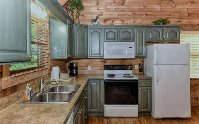 Whisper Creek 2 Bedroom Cabin by RedAwning