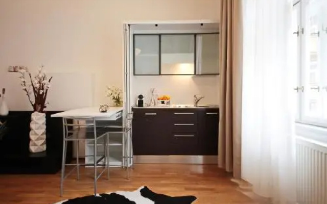 MyHouse Apartments