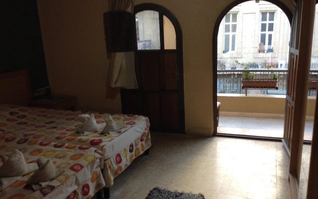 Queen ayola hotel