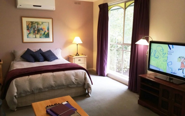 Acacia House Spa Balcony Apartment