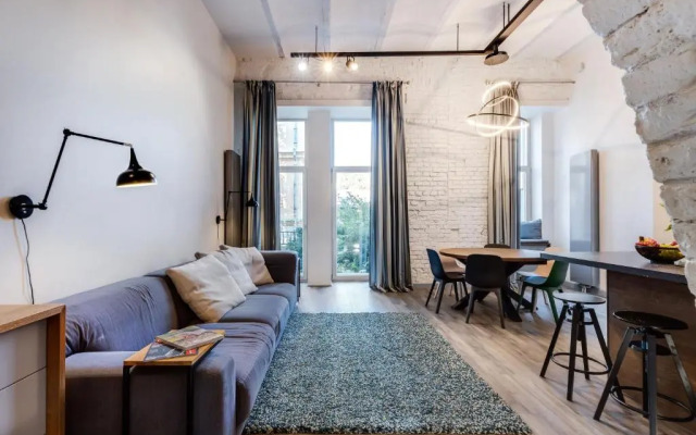 #stayhere - Unique Spacious & Modern 2BDR Upscale Neighbourhood