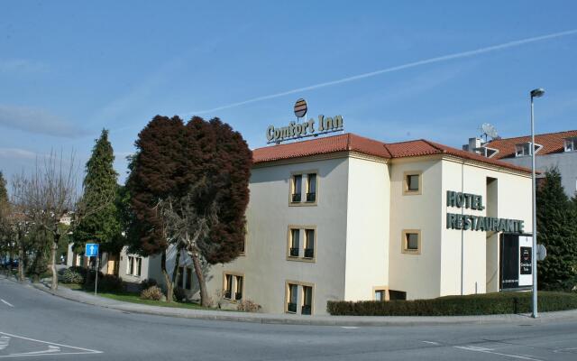 Отель Comfort Inn Fafe Guimaraes Португалия, Фафе - отзывы, цены и фото номеров - забронировать отель Comfort Inn Fafe Guimaraes онлайн вид на фасад