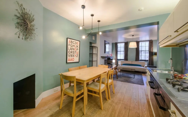 Central Cove - Fitzrovia - by Frankie Says