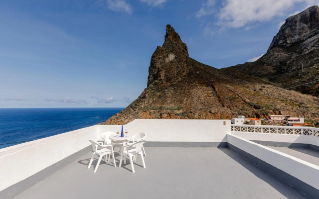 Anaga Ocean Views (B): Mountain and Beach Retreat