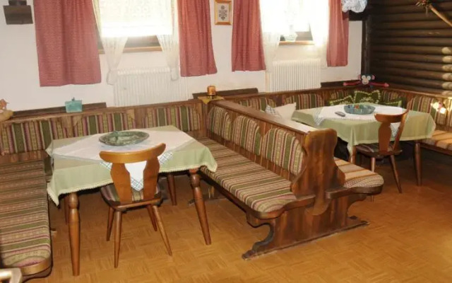 Haus Pension Dorfer