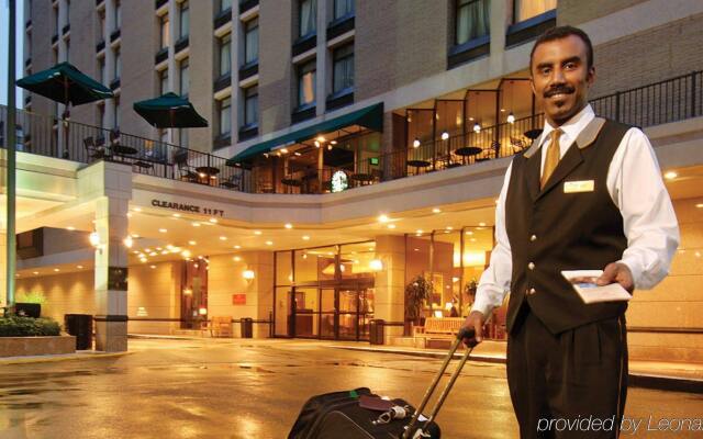 Отель Crowne Plaza Washington National Airport США, Арлингтон - отзывы, цены и фото номеров - забронировать отель Crowne Plaza Washington National Airport онлайн вид на фасад
