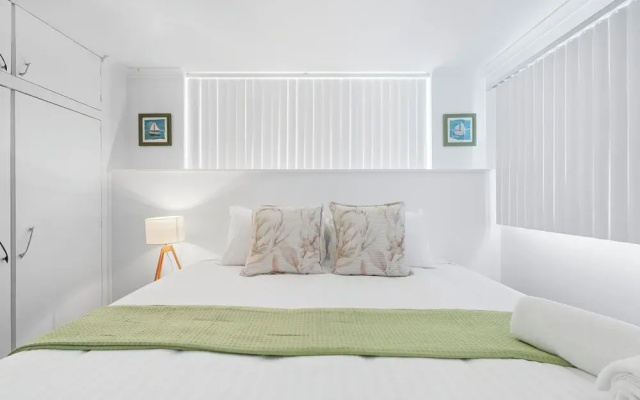 Charming Maning Ave - 2 Bedroom Unit