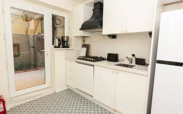 Yakamoz 2 BR Stylish House with garden in Kadikoy