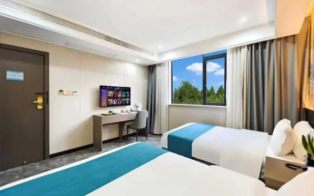 Panda Holiday Inn 2