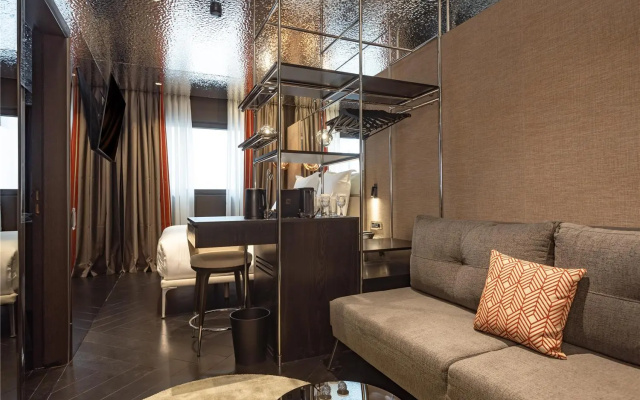 Adia Aluma Athens, Curio Collection By Hilton