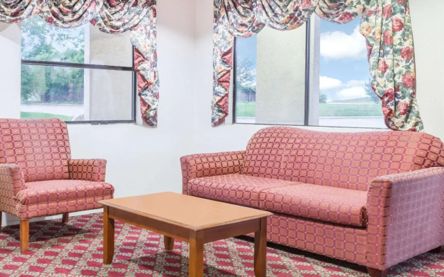 Deluxe Inn Denton