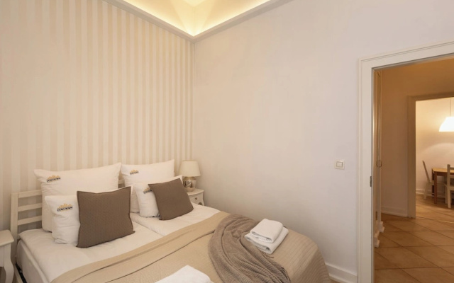 Old Town św Jana by Downtown Apartments